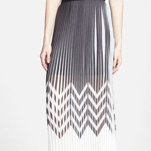 Trouve Black & White Zigzag Maxi Skirt - Small - Accordion Pleated